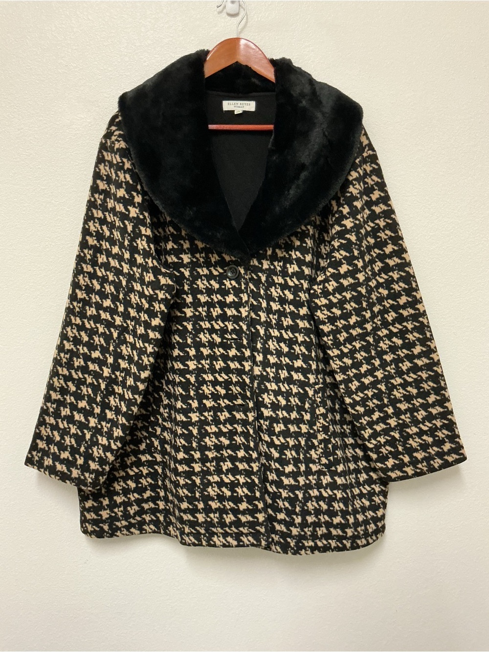 Ellen Reyes Black and Beige Houndstooth Pea Coat with Faux Fur Collar/ 3X